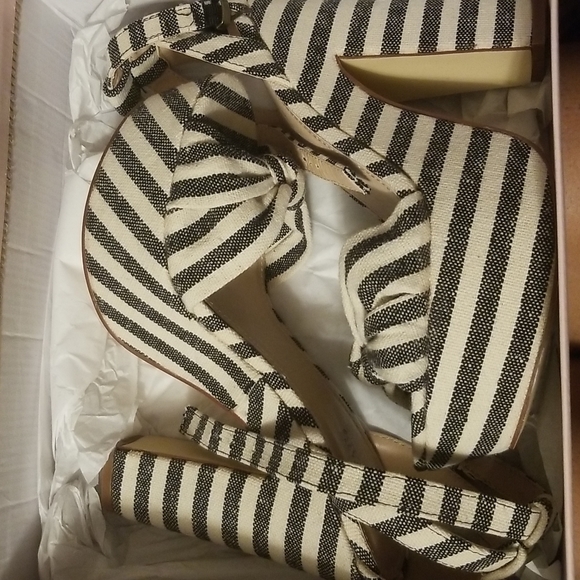 Shoes - Picture 3 of 7